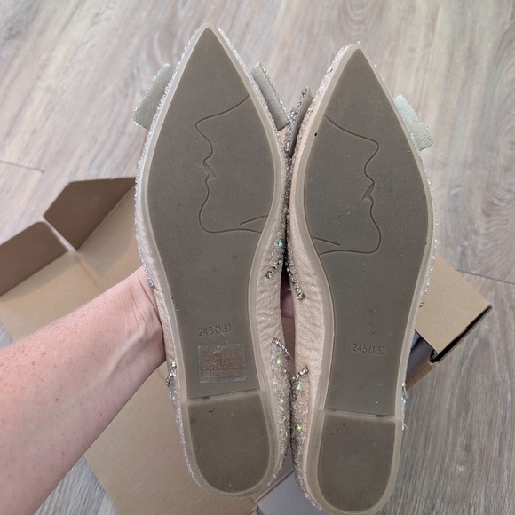 Women's sparkly rhinestone flats shoes bow sequins. Size 7.5. Apricot Neutral - Picture 4 of 4